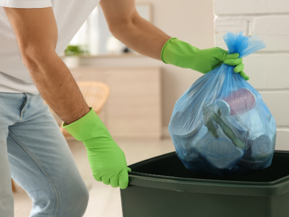 La basura que se encuentra en descomposición genera sustancias nocivas y peligrosas para el ambiente y salud humana en general.