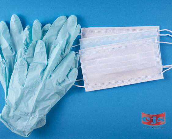 Se recomienda que los tapabocas y guantes sean desechados en bolsas blancas que estén marcadas como desechos peligrosos.